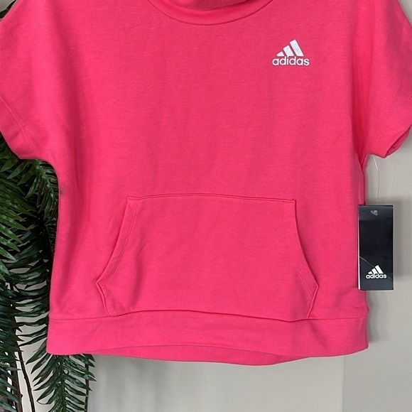 Brand New Adidas Girls Short Sleeve Sweatshirt 3 Stripes Pink Metallic Logo - Picture 3 of 12
